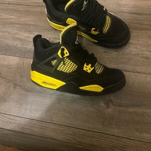 Kids Jordan Thunder size 5